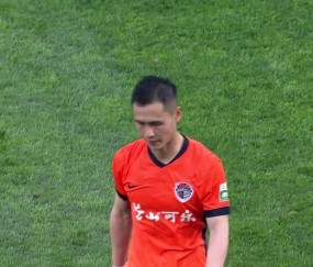 4-1！青岛海牛完胜山东泰山，8轮后积分终于转正，津门虎重回垫底